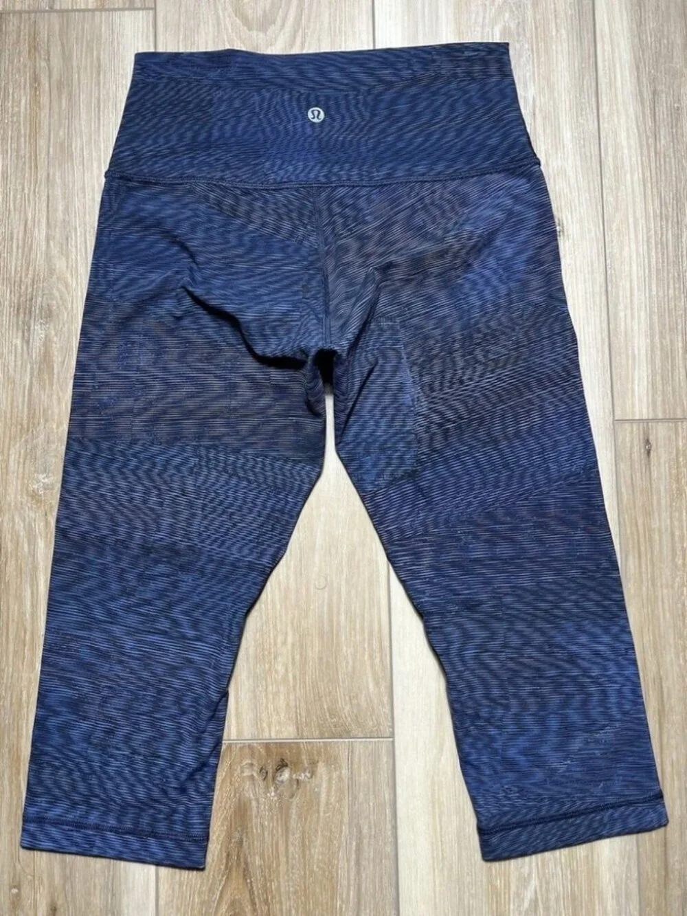 Lululemon Blue Pattern Wunder Under Cropped Leggings - Women Size 6